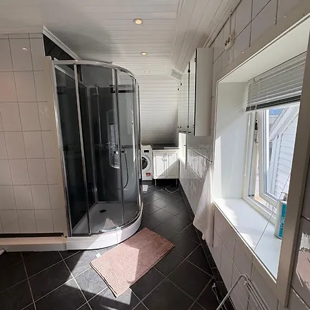 Apartman In The Middle Of In A Real Bergenshus From The 18th Century *